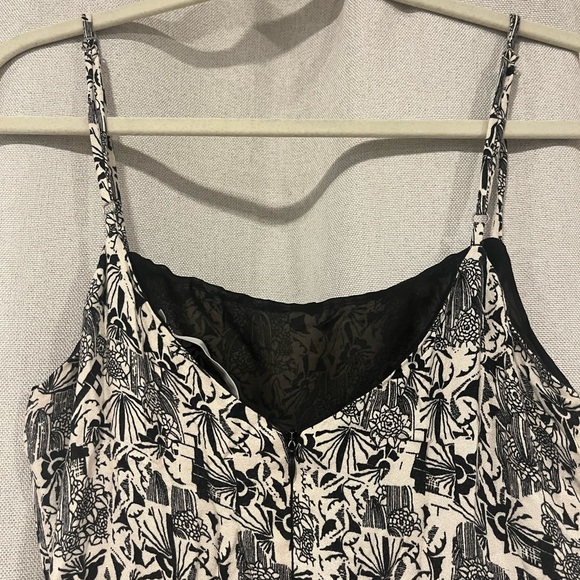 ASTR the Label Black and White pattern spaghetti strap sundress - Picture 2 of 4